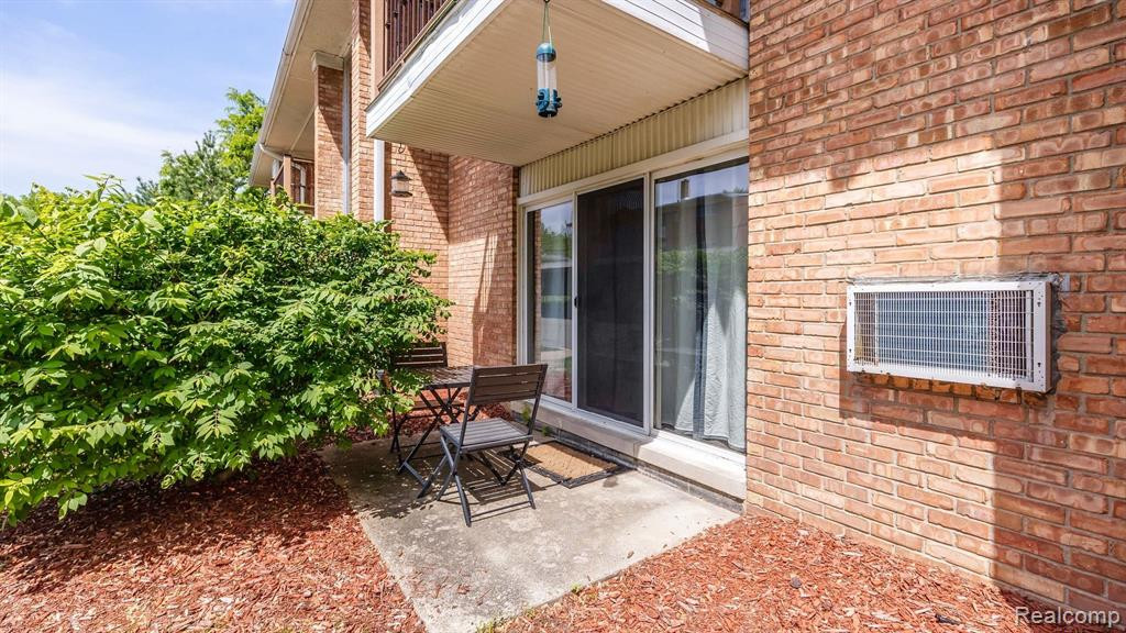 1201 ISLAND Drive, 104, Ann Arbor, MI 48105 — Photo 17