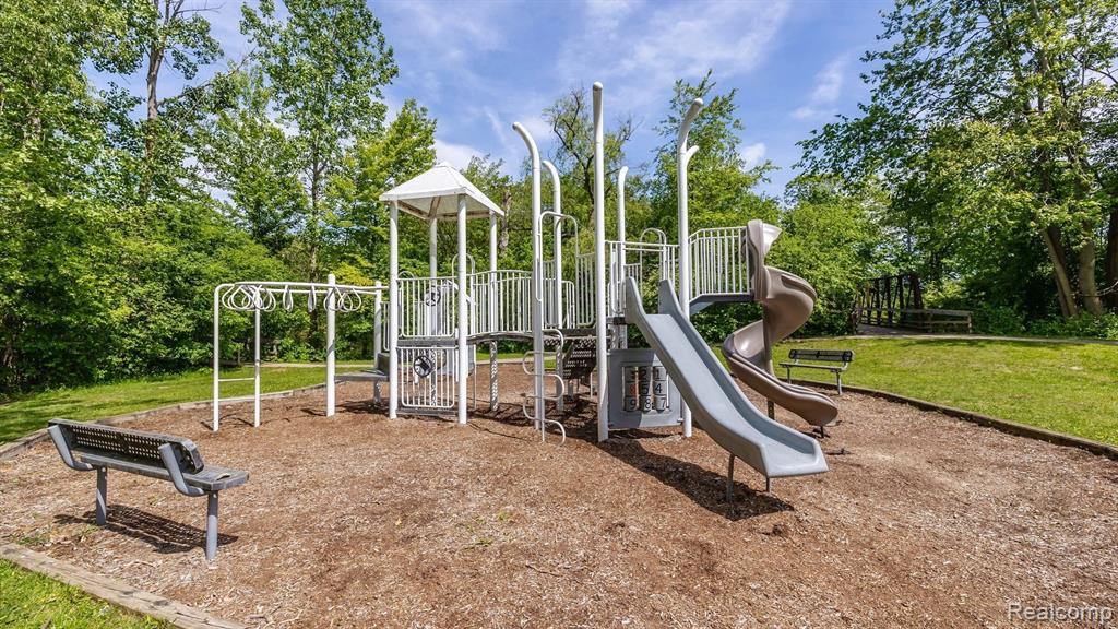 1201 ISLAND Drive, 104, Ann Arbor, MI 48105 — Photo 21