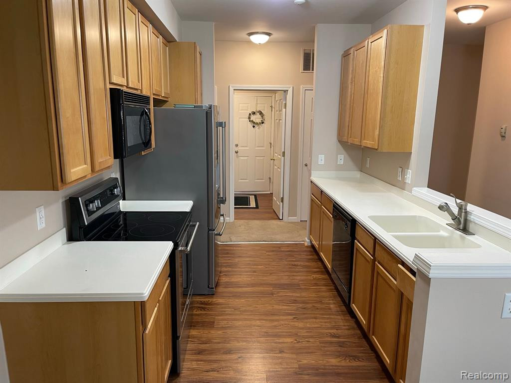 2354 Pinecroft Drive, Canton, MI 48188 — Photo 13