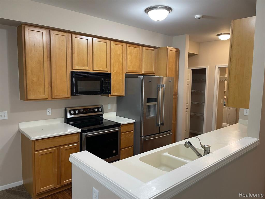 2354 Pinecroft Drive, Canton, MI 48188 — Photo 16