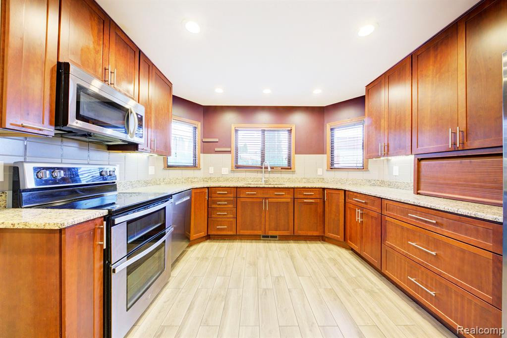 1158 E Lemont Court, Canton, MI 48187 — Photo 15