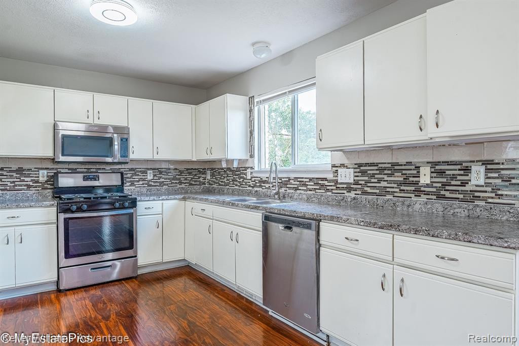 829 WESTFIELD, Canton, MI 48188 — Photo 21