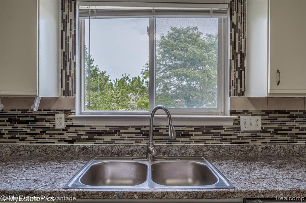 829 WESTFIELD, Canton, MI 48188 — Photo 25