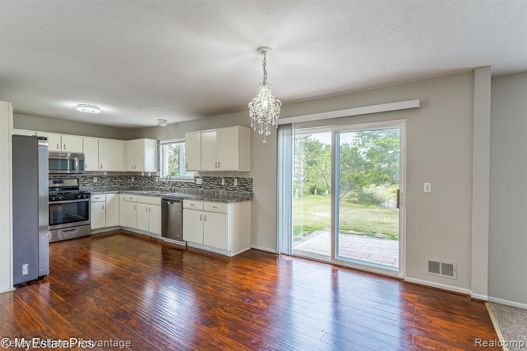 829 WESTFIELD, Canton, MI 48188 — Photo 27