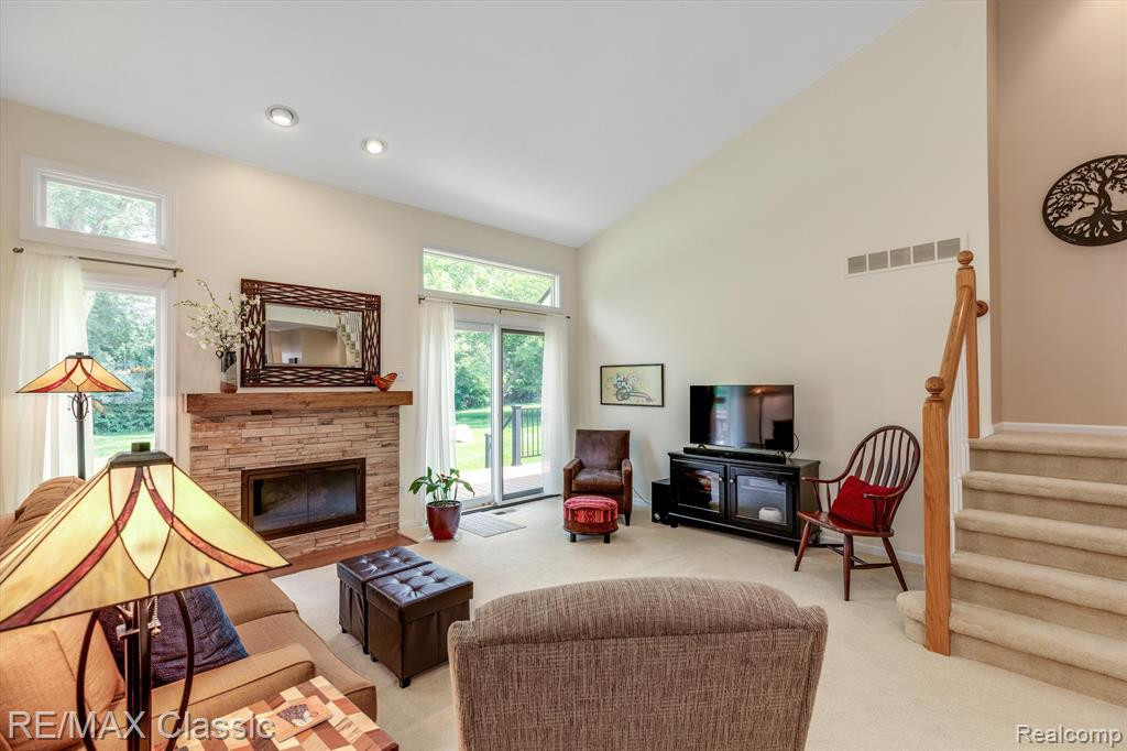 43490 ALGONQUIN Drive, Novi, MI — Photo 6