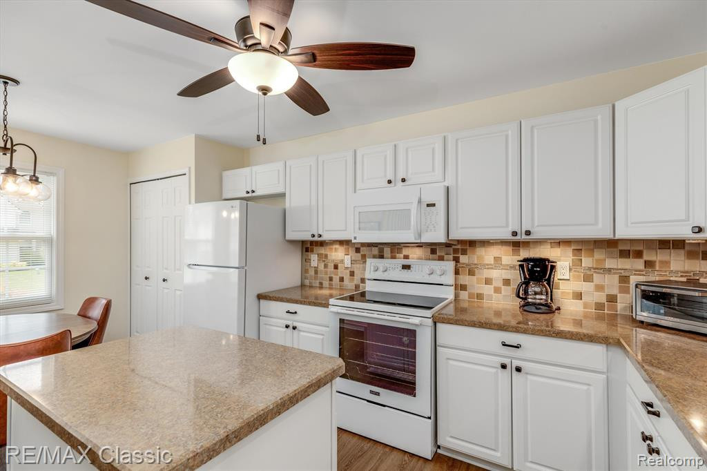 43490 ALGONQUIN Drive, Novi, MI — Photo 9