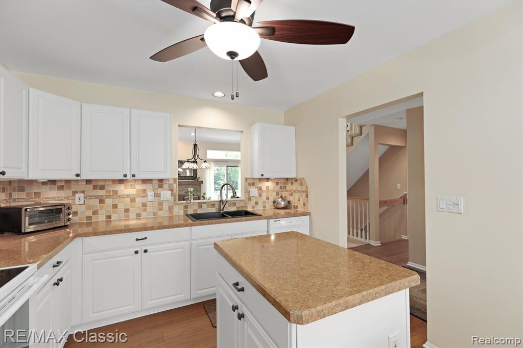 43490 ALGONQUIN Drive, Novi, MI — Photo 10