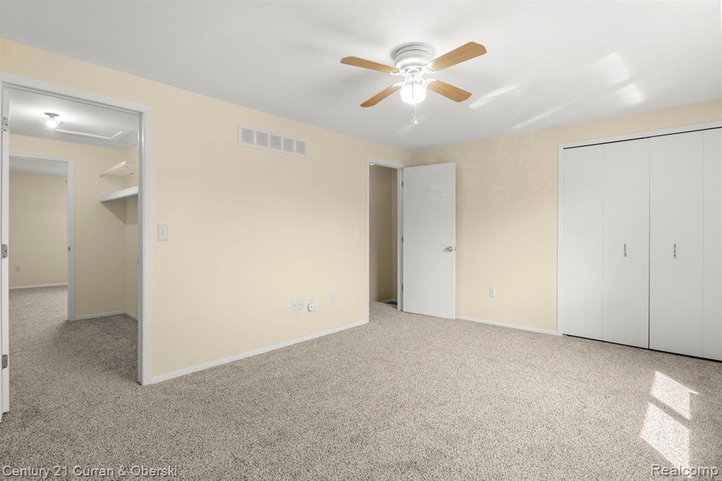 3890 Old Creek Rd, Troy, MI 48084 — Photo 8