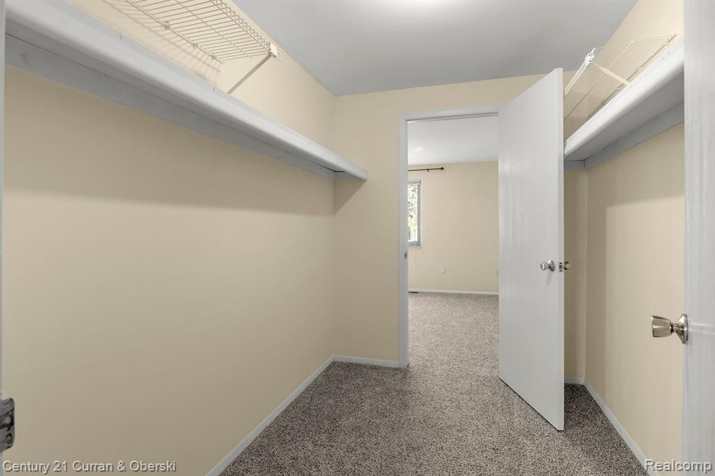 3890 Old Creek Rd, Troy, MI 48084 — Photo 9