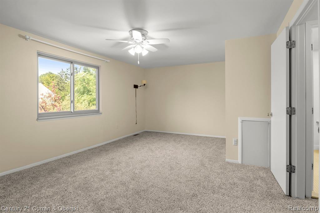 3890 Old Creek Rd, Troy, MI 48084 — Photo 10