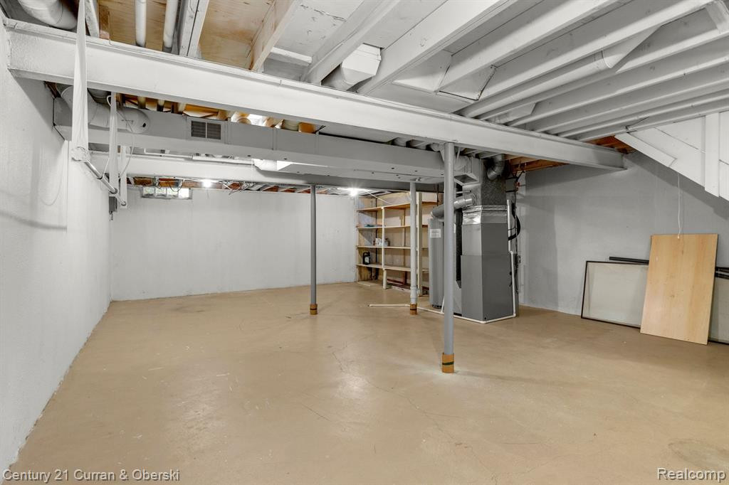 3890 Old Creek Rd, Troy, MI 48084 — Photo 13