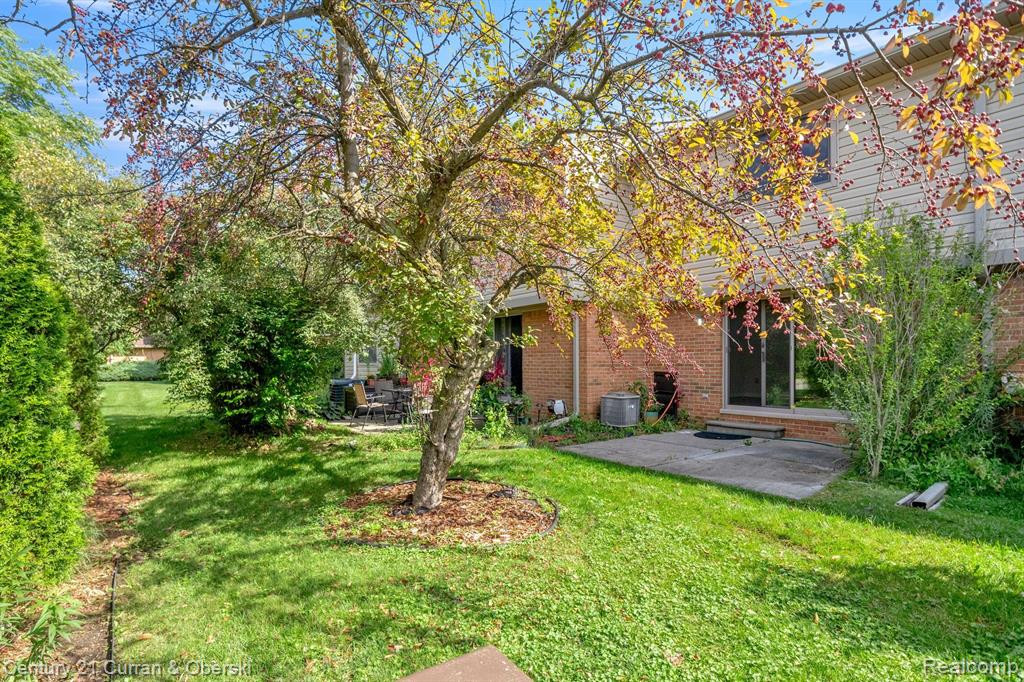 3890 Old Creek Rd, Troy, MI 48084 — Photo 17