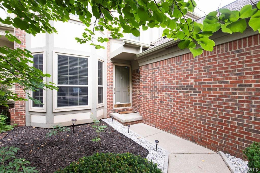 2018 LONE WOLF Lane, Canton, MI 48188 — Photo 4