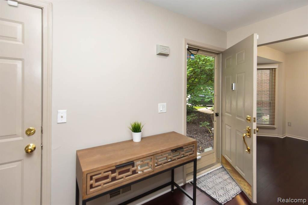 2018 LONE WOLF Lane, Canton, MI 48188 — Photo 5