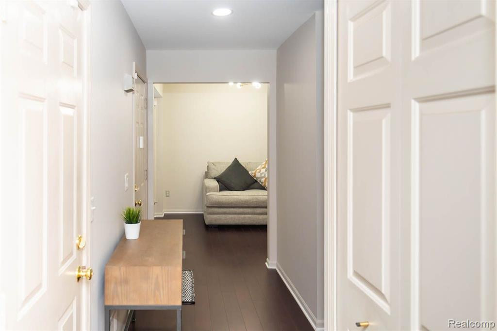 2018 LONE WOLF Lane, Canton, MI 48188 — Photo 6