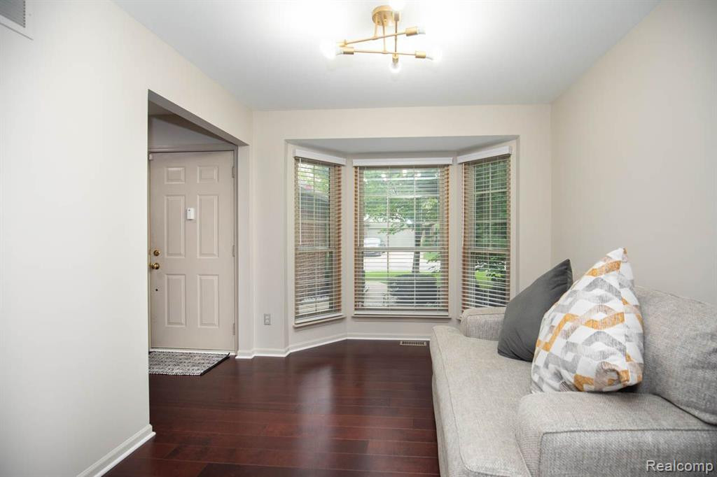 2018 LONE WOLF Lane, Canton, MI 48188 — Photo 8