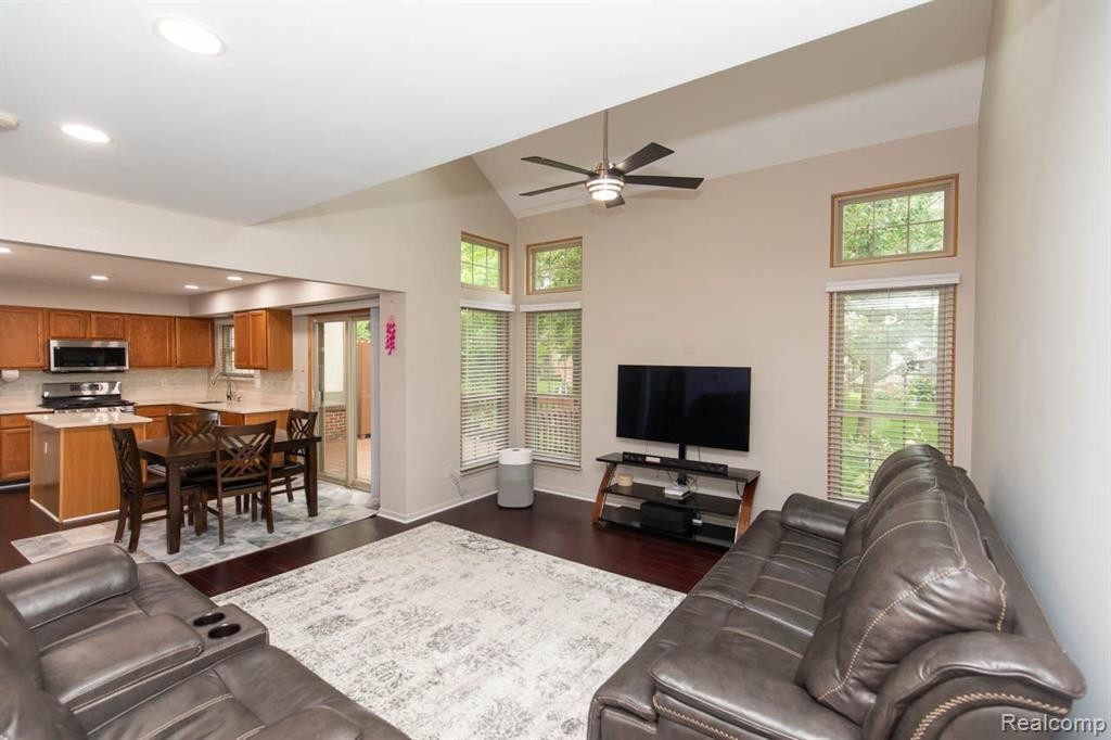 2018 LONE WOLF Lane, Canton, MI 48188 — Photo 11