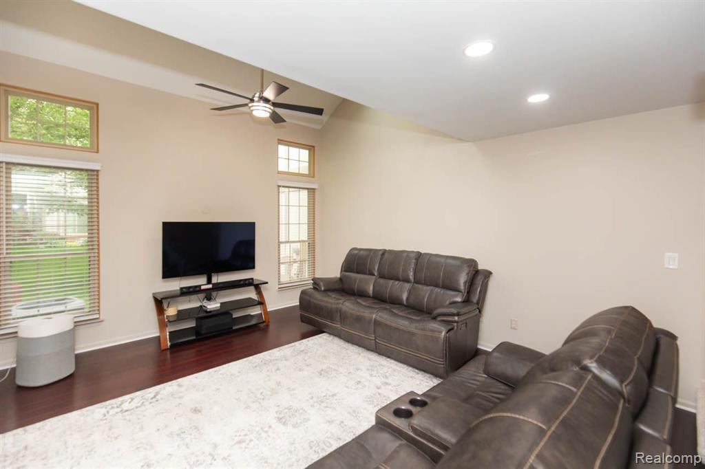 2018 LONE WOLF Lane, Canton, MI 48188 — Photo 13