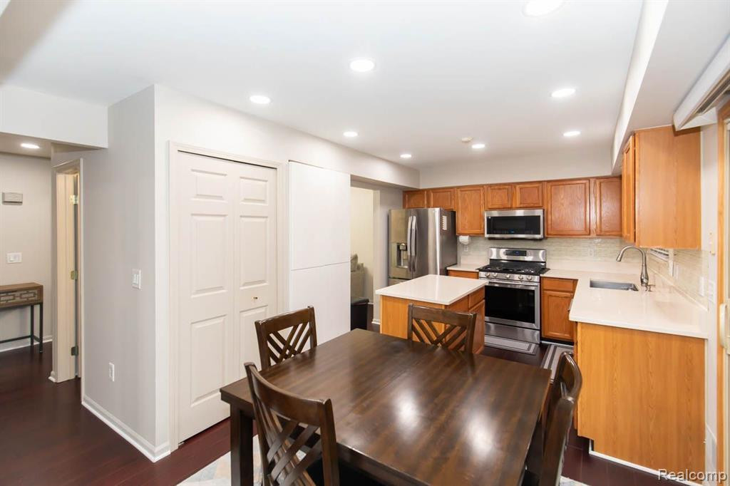 2018 LONE WOLF Lane, Canton, MI 48188 — Photo 16