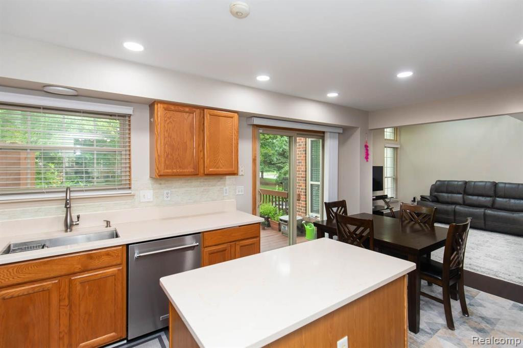 2018 LONE WOLF Lane, Canton, MI 48188 — Photo 18