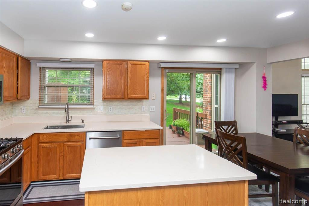 2018 LONE WOLF Lane, Canton, MI 48188 — Photo 19