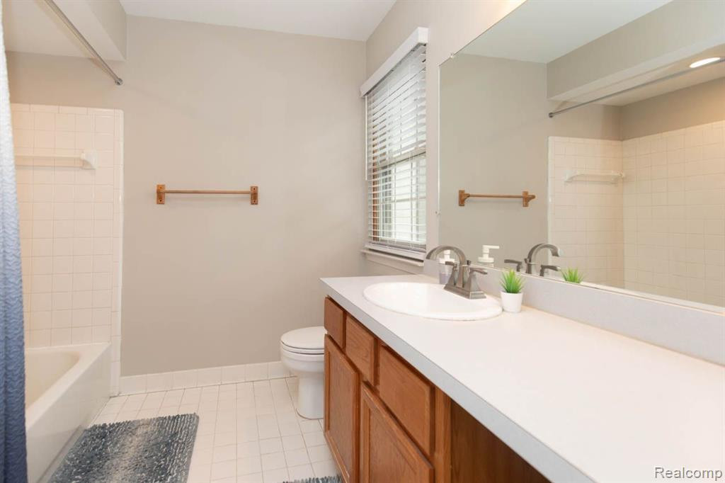 2018 LONE WOLF Lane, Canton, MI 48188 — Photo 32