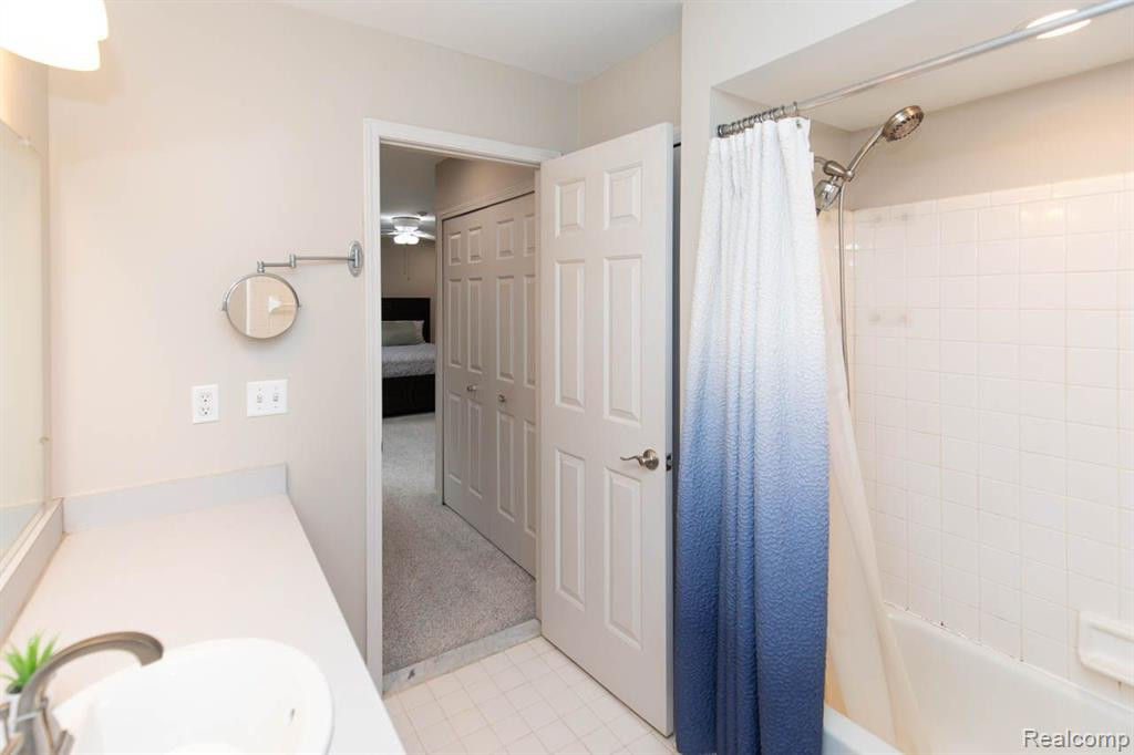 2018 LONE WOLF Lane, Canton, MI 48188 — Photo 33