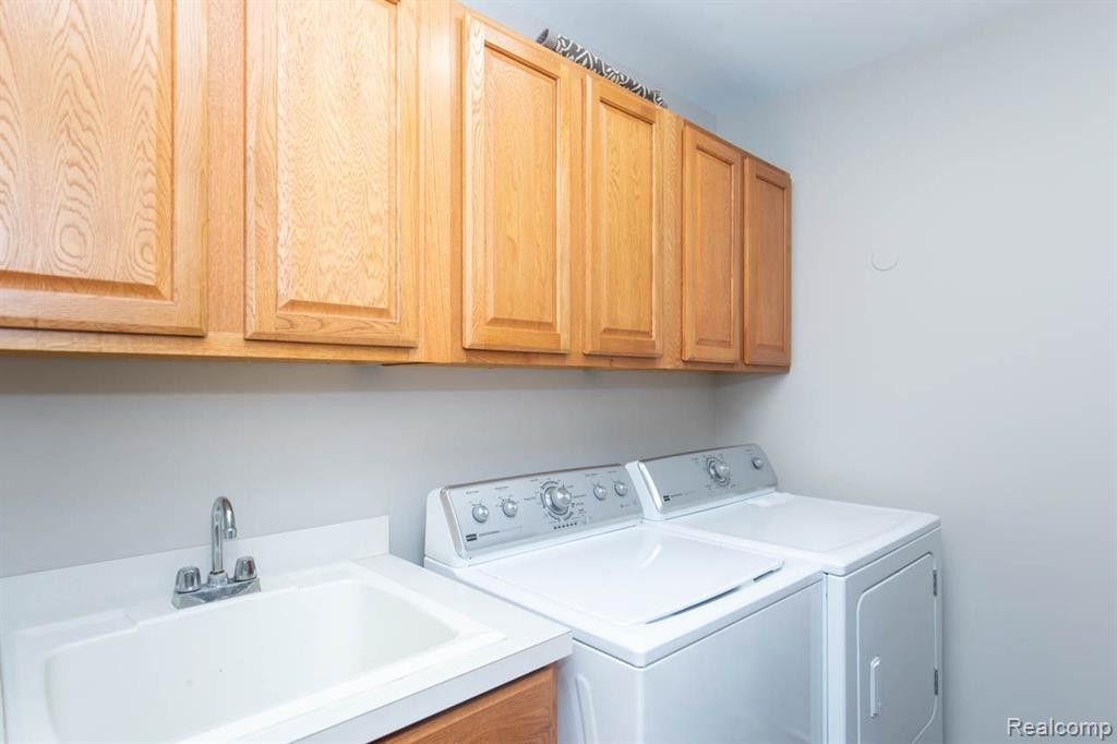 2018 LONE WOLF Lane, Canton, MI 48188 — Photo 37