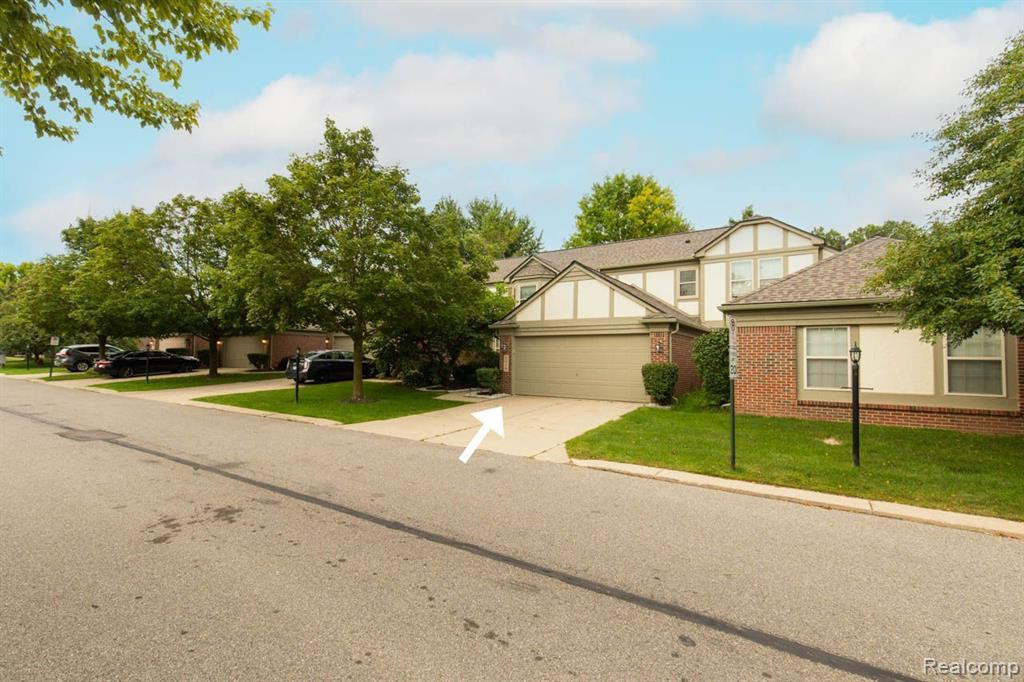 2018 LONE WOLF Lane, Canton, MI 48188 — Photo 42