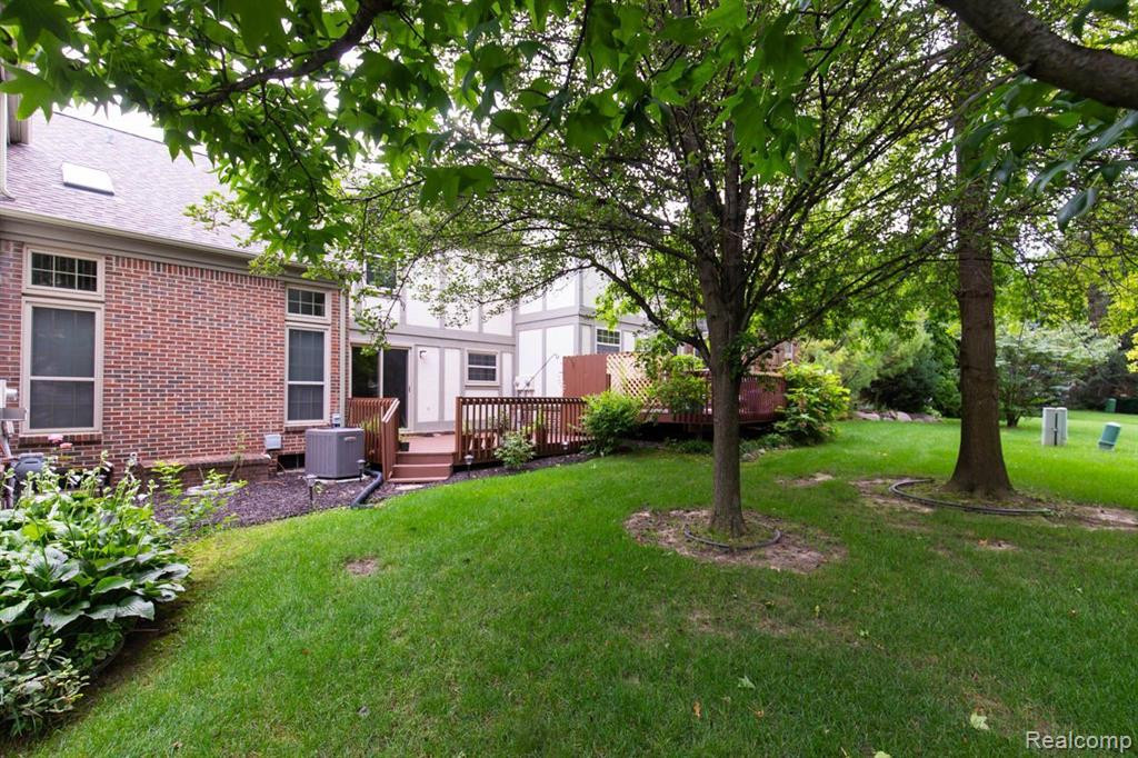 2018 LONE WOLF Lane, Canton, MI 48188 — Photo 45