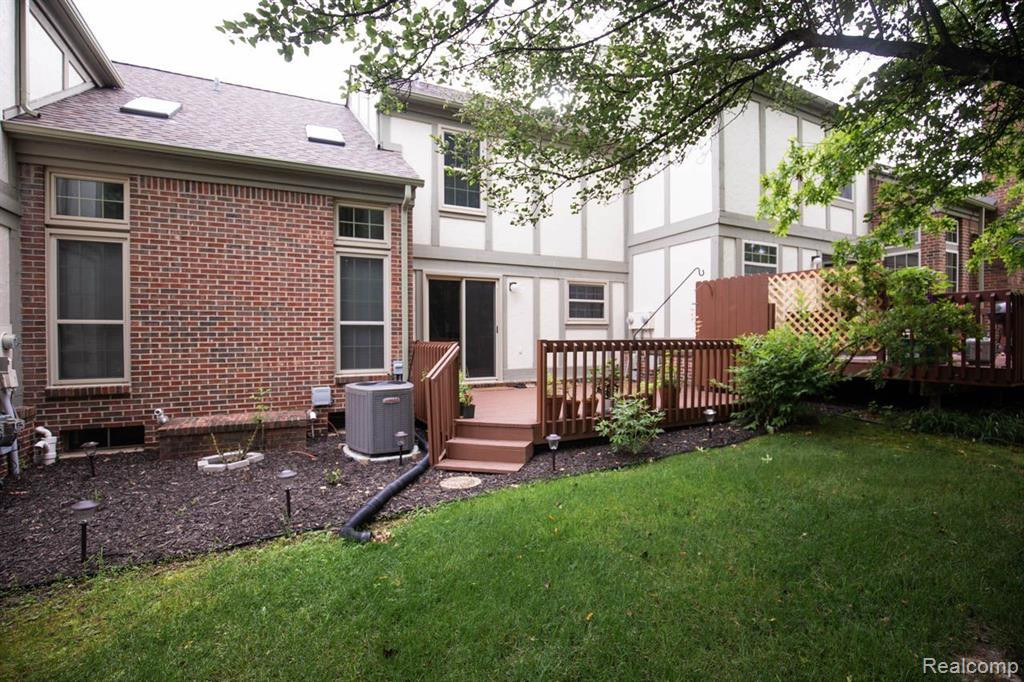 2018 LONE WOLF Lane, Canton, MI 48188 — Photo 47