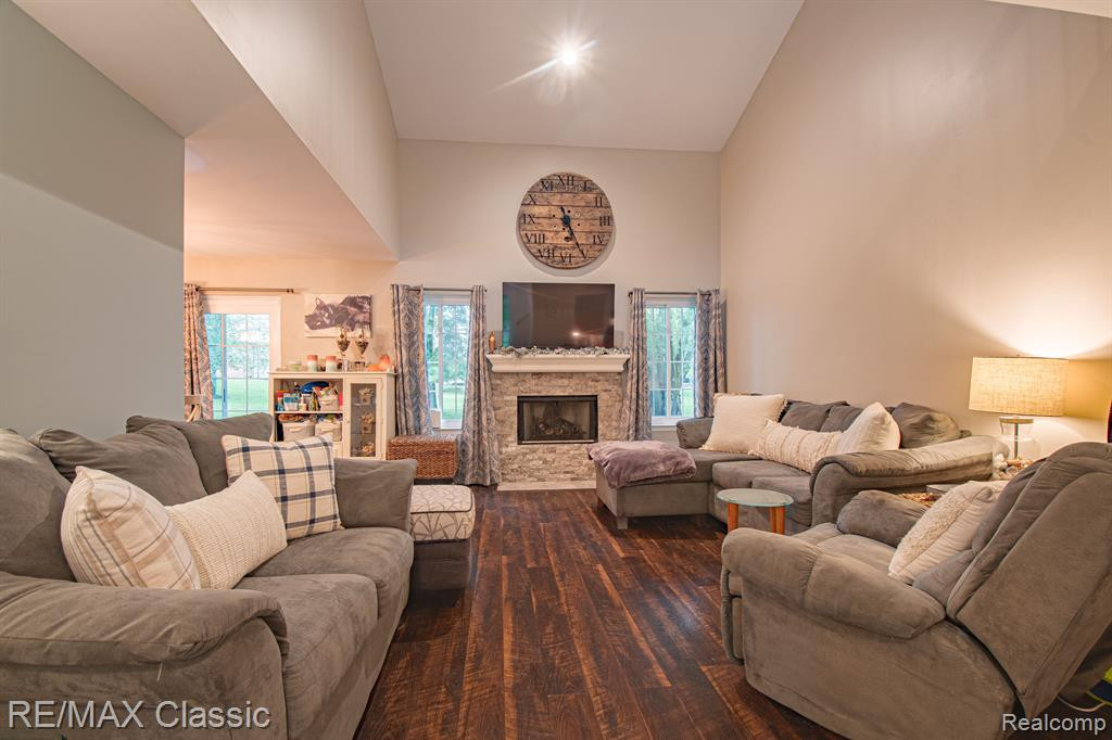 608 WINWOOD Circle, Walled Lake, MI 48390 — Photo 2