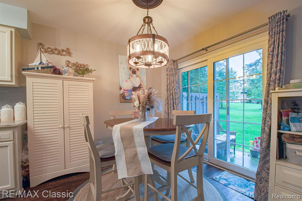 608 WINWOOD Circle, Walled Lake, MI 48390 — Photo 4