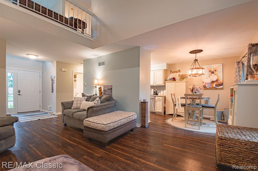 608 WINWOOD Circle, Walled Lake, MI 48390 — Photo 5