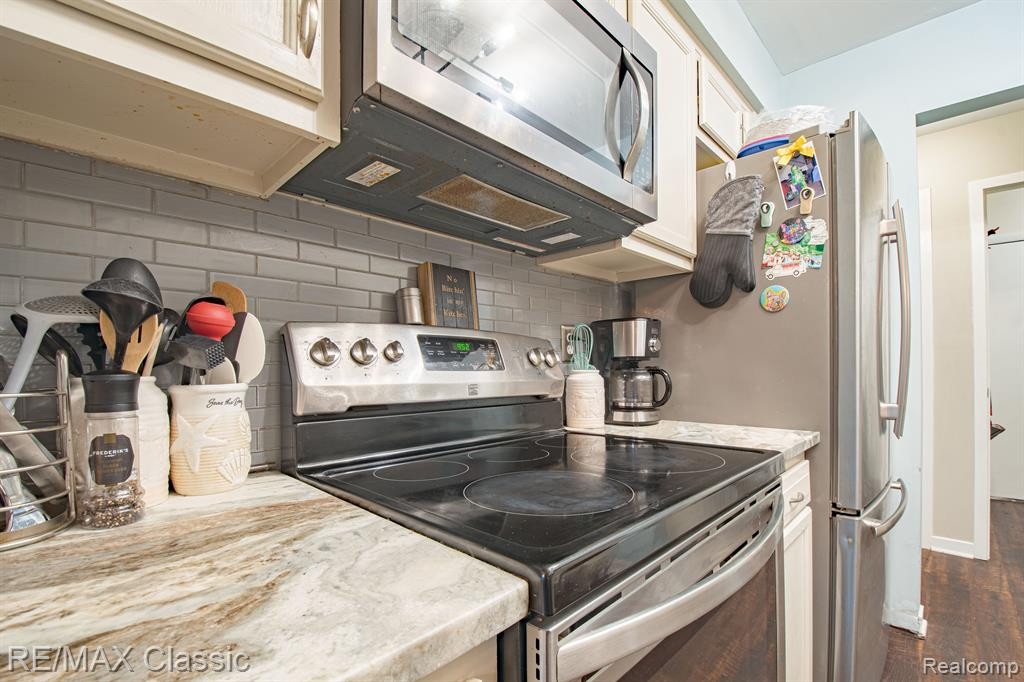 608 WINWOOD Circle, Walled Lake, MI 48390 — Photo 6