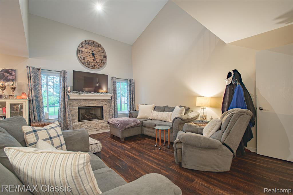 608 WINWOOD Circle, Walled Lake, MI 48390 — Photo 9