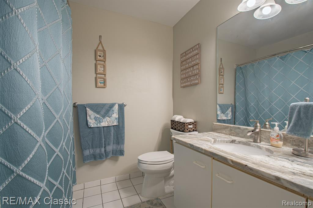 608 WINWOOD Circle, Walled Lake, MI 48390 — Photo 18