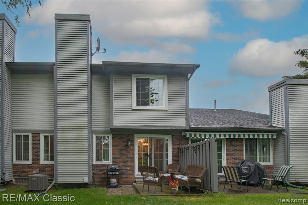 608 WINWOOD Circle, Walled Lake, MI 48390 — Photo 22