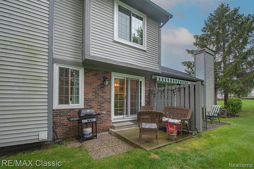 608 WINWOOD Circle, Walled Lake, MI 48390 — Photo 23