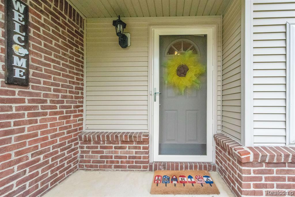 753 STONEY Drive, South Lyon, MI 48178 — Photo 4