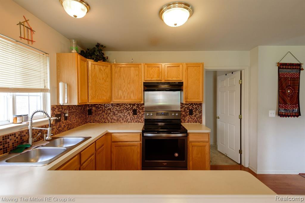 4050 BRIGHTON Lane, Canton, MI 48188 — Photo 9