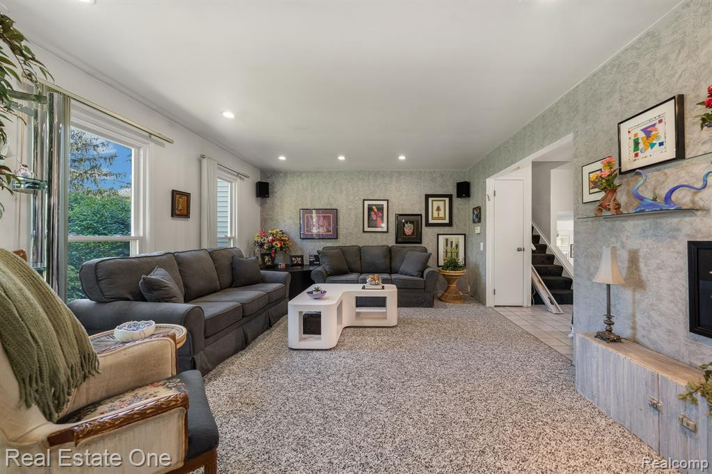 5285 HARDWOODS Drive, West Bloomfield, MI 48323 — Photo 13
