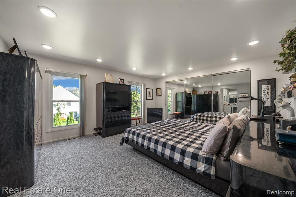5285 HARDWOODS Drive, West Bloomfield, MI 48323 — Photo 18