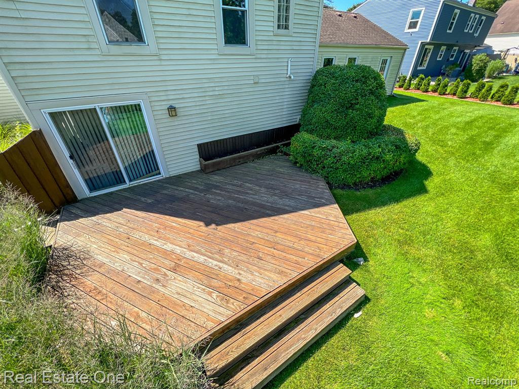 5285 HARDWOODS Drive, West Bloomfield, MI 48323 — Photo 31