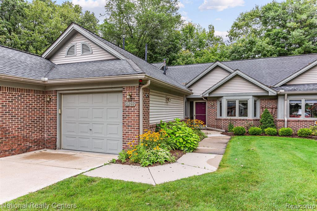 21292 JUNIPER, Farmington Hills, MI 48336 — front exterior