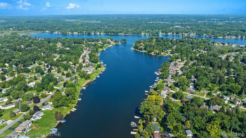 478 WOLVERINE Drive, Wolverine Lake, MI 48390 — Photo 5