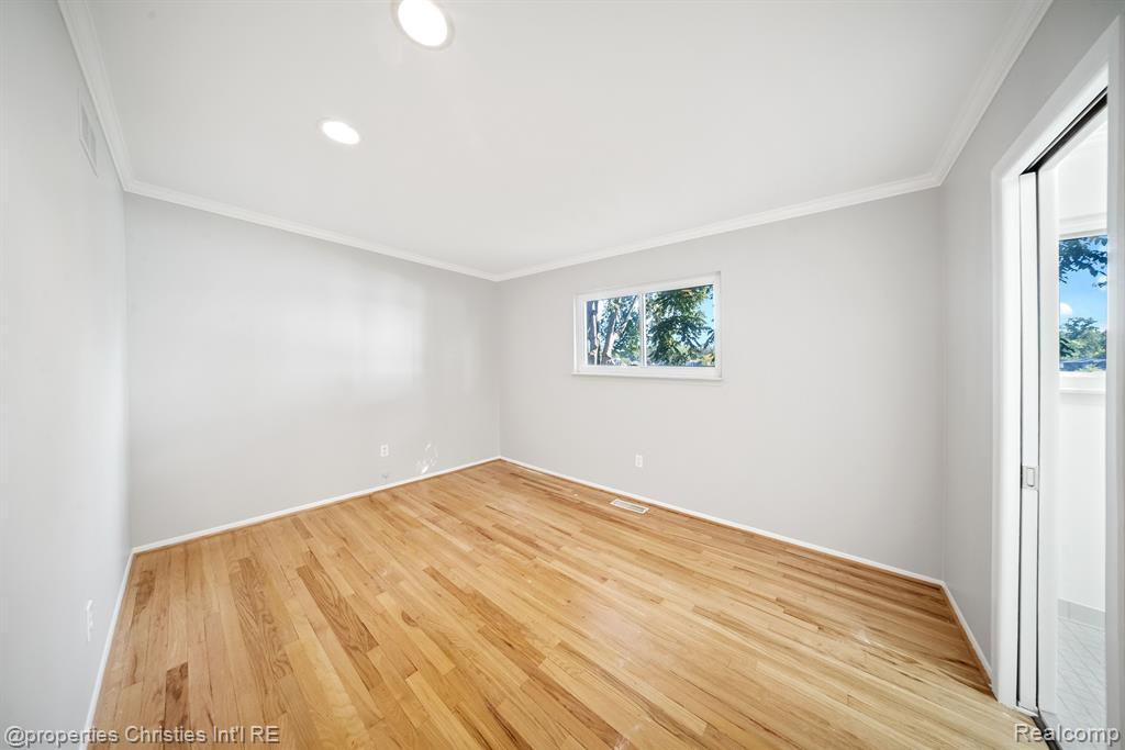 478 WOLVERINE Drive, Wolverine Lake, MI 48390 — Photo 12