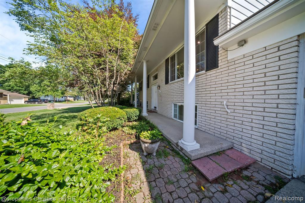478 WOLVERINE Drive, Wolverine Lake, MI 48390 — Photo 27