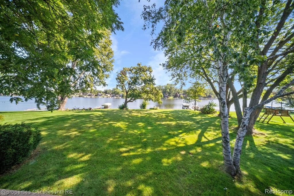 478 WOLVERINE Drive, Wolverine Lake, MI 48390 — Photo 28