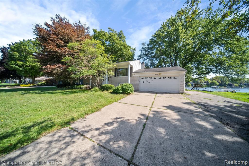478 WOLVERINE Drive, Wolverine Lake, MI 48390 — Photo 33